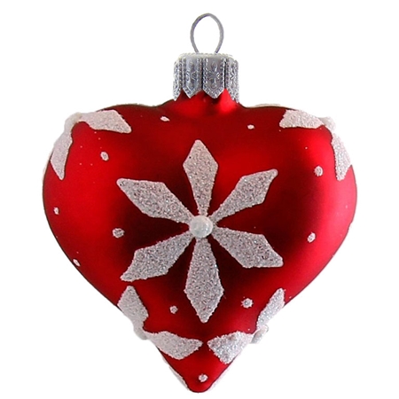 Coeur rouge avec décor de flocons de neige