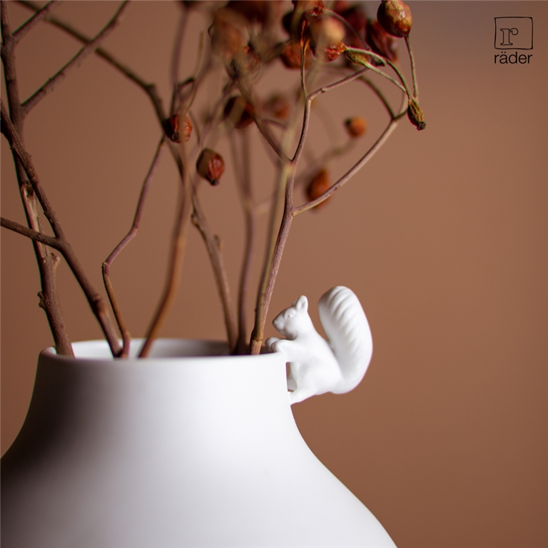 Vase en porcelaine avec un écureuil