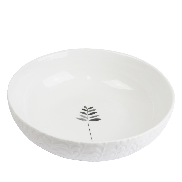 Bol plat en porcelaine avec des feuilles