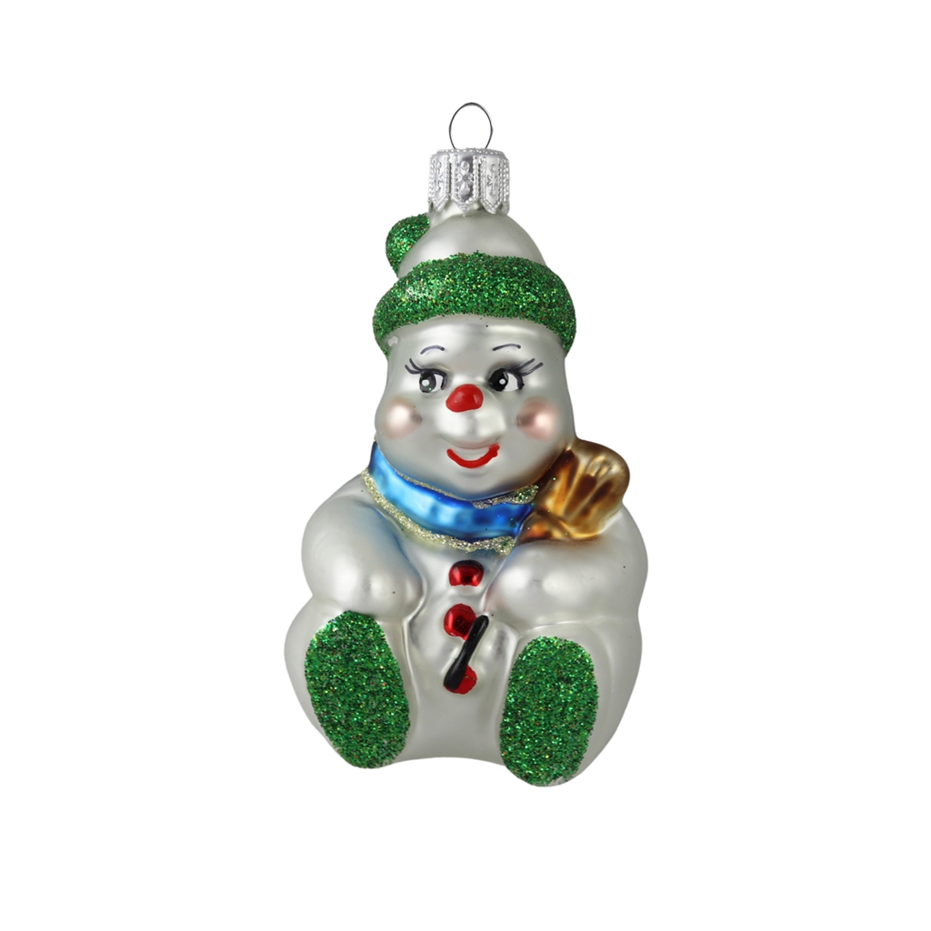 Bonhomme de neige avec un chapeau vert