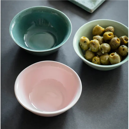 Ensemble de bols colorés en porcelaine