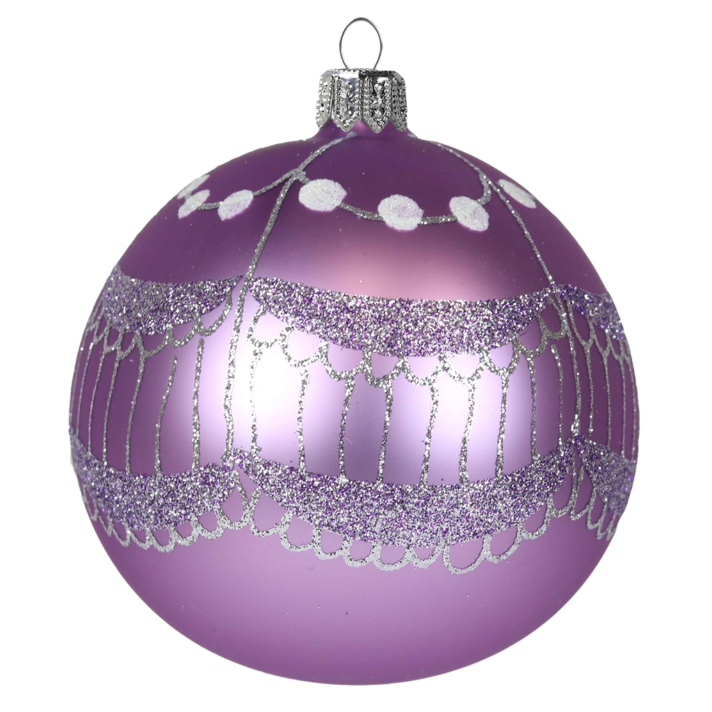 Boule de Noël en couleur violette, rideau