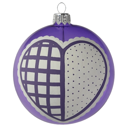 Boule violette avec un décor de coeur peint en blanc