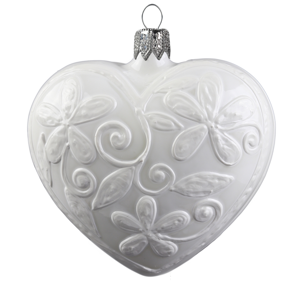 Coeur blanc avec un décor de fleurs