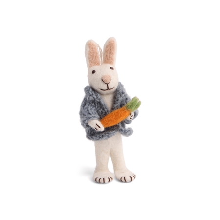 Lapin blanc en feutre dans une veste et une carotte