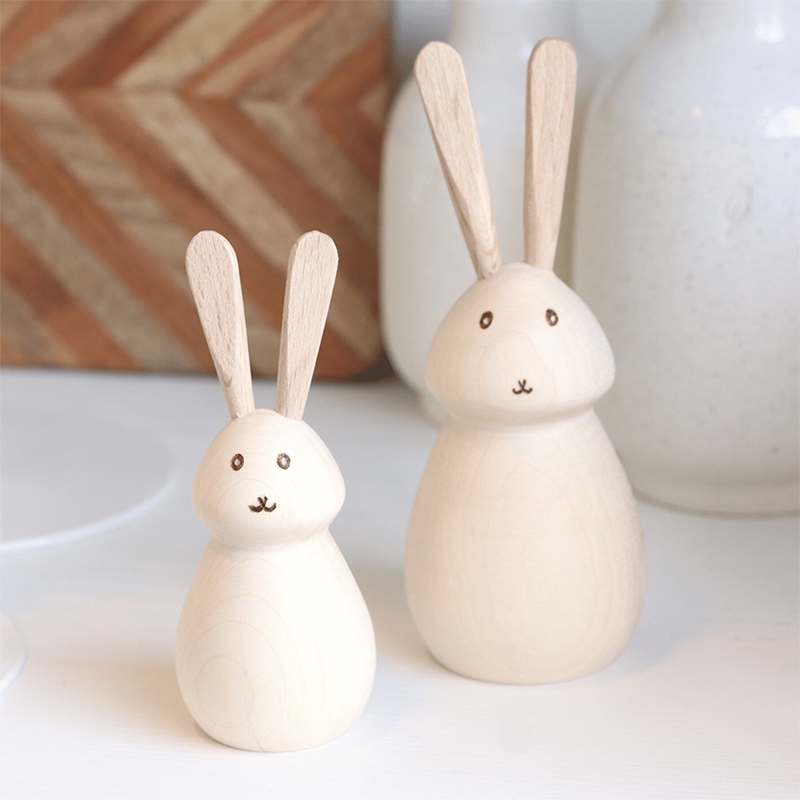 Oeuf de Pâques en bois à personnaliser oreilles de lapin lapin.