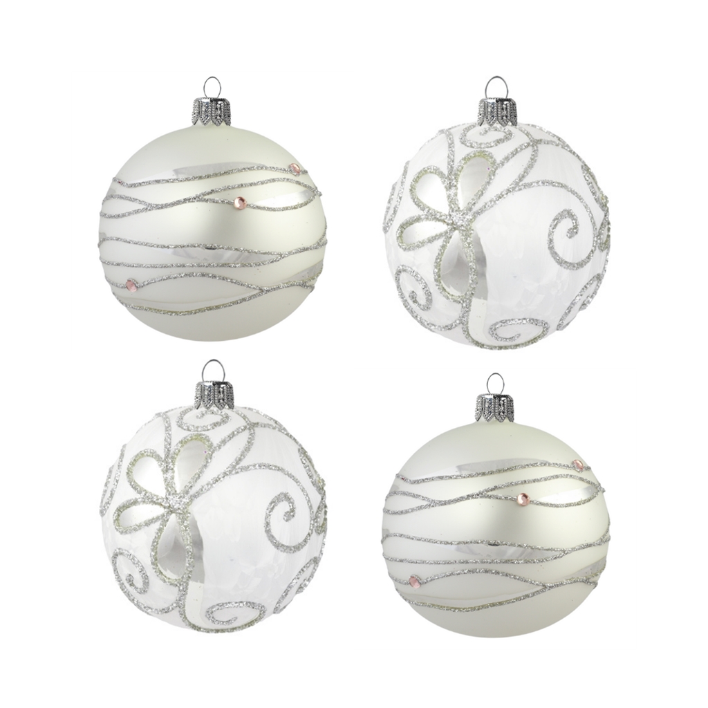 Set de boules de Noël blanches et argentées