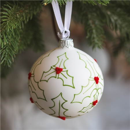 Boule blanche avec un décor de houx de Noël