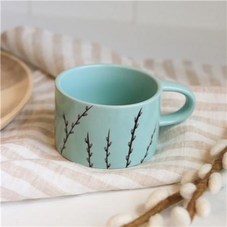 Tasse verte pastel avec décor de chatons