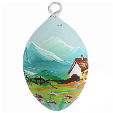 Oeuf de Pâques avec un chalet