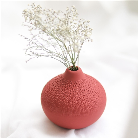 Vase en porcelaine rouge brique avec des gouttelettes