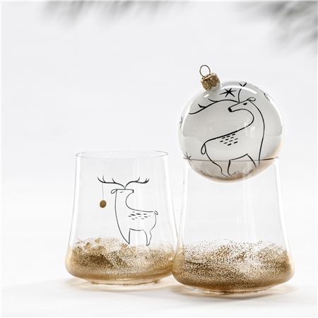 Ensemble de verres avec cerf