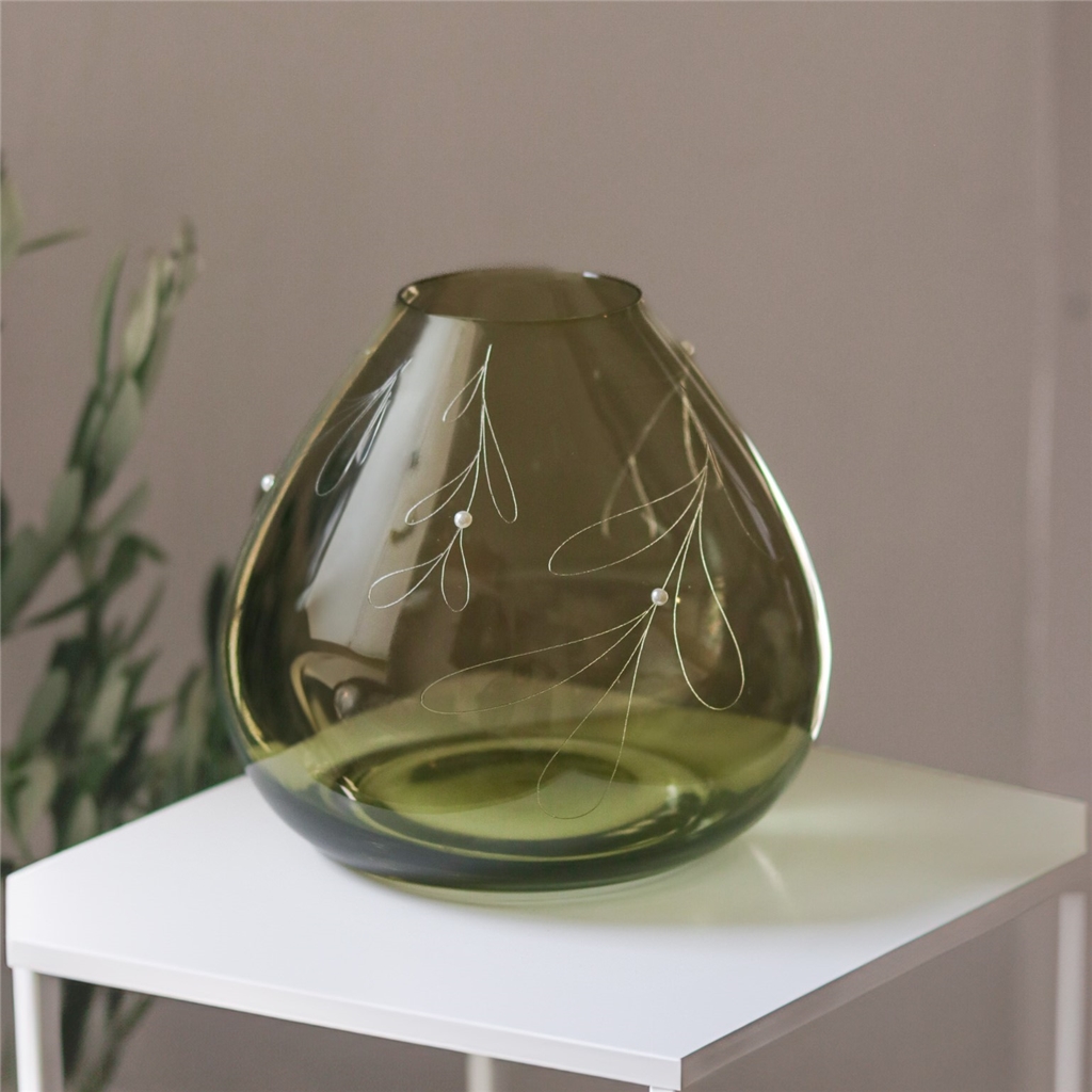 Vase en verre vert à décor de gui