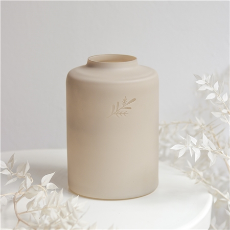 Vase bas en verre beige à décor de brindilles