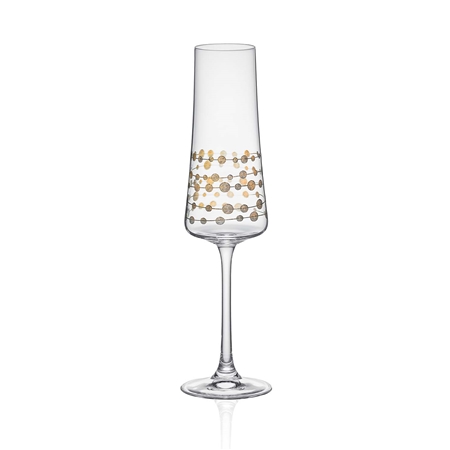 Un ensemble de coupes à champagne avec une chaîne en or
