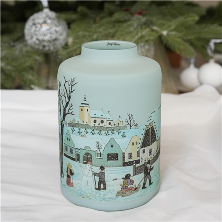 Nous construisons un bonhomme de neige dans un vase en verre