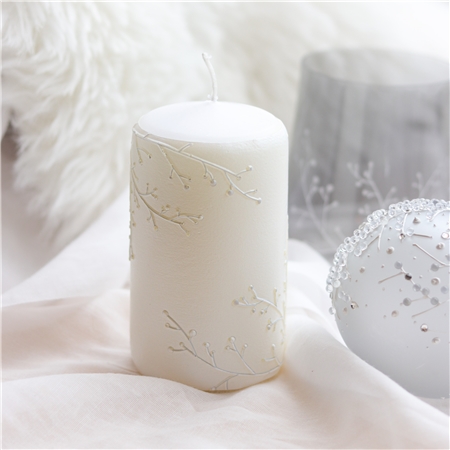 Bougie à décor de brindilles givrées