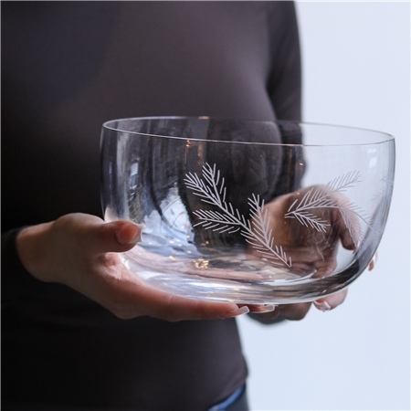 Bol en verre avec décor de brindilles en verre taillé