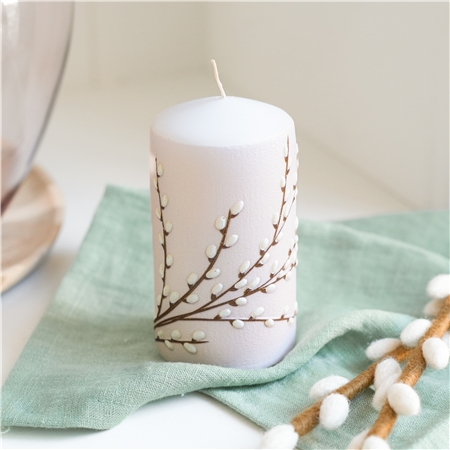 Bougie rose pastel avec décoration chat