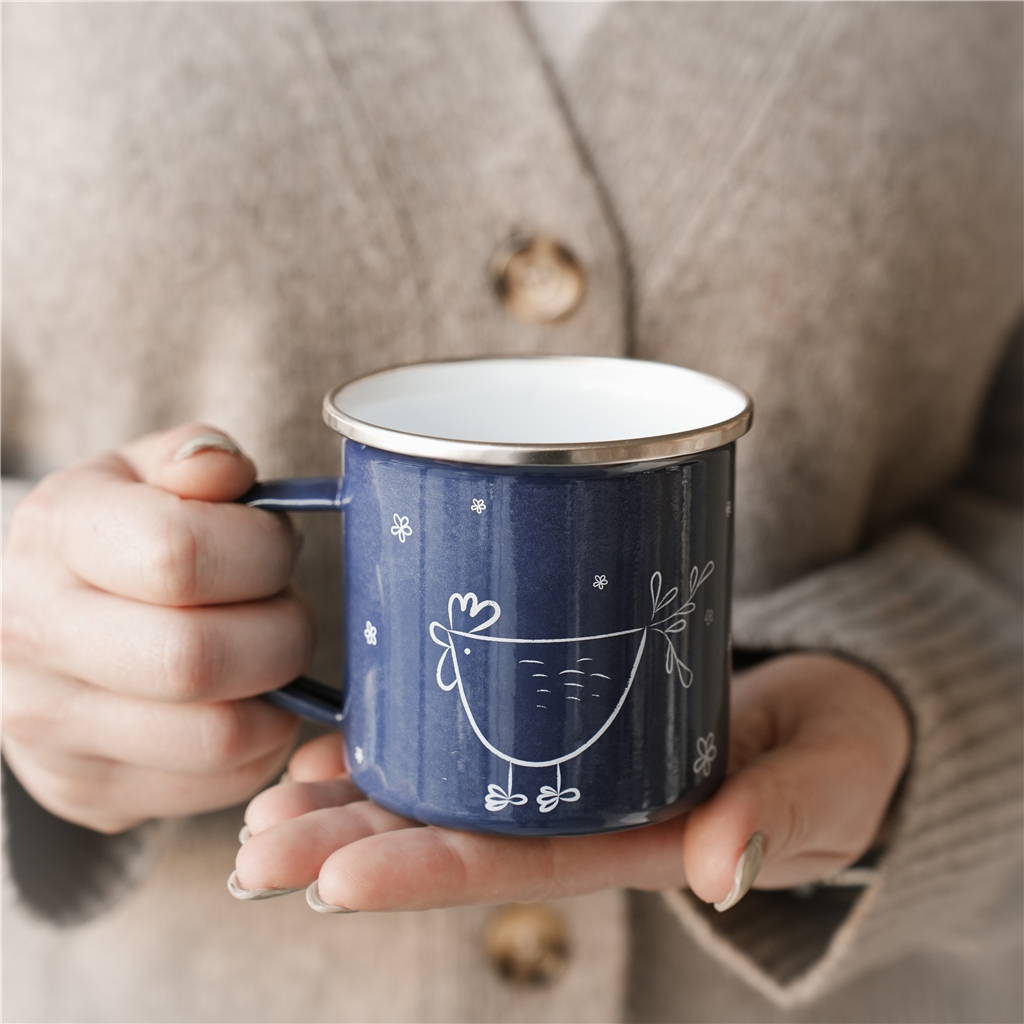 Boîte bleue avec poule