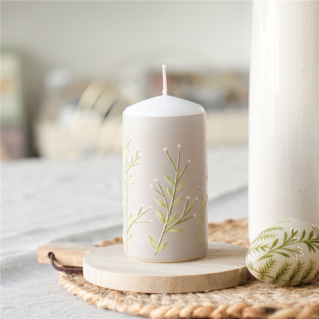 Bougie beige avec décoration en myrte