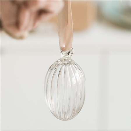 Oeuf de Pâques en verre avec indentations