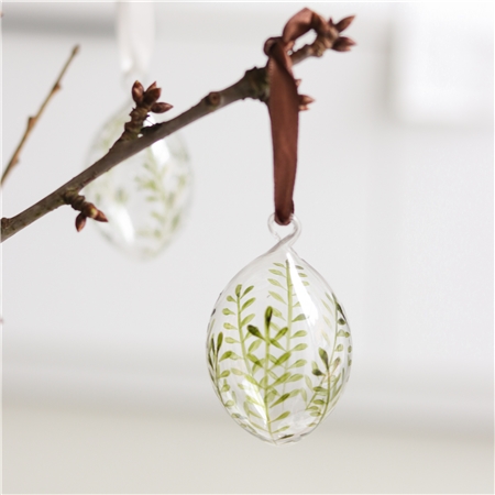 Oeuf de Pâques en verre avec décor en œillets