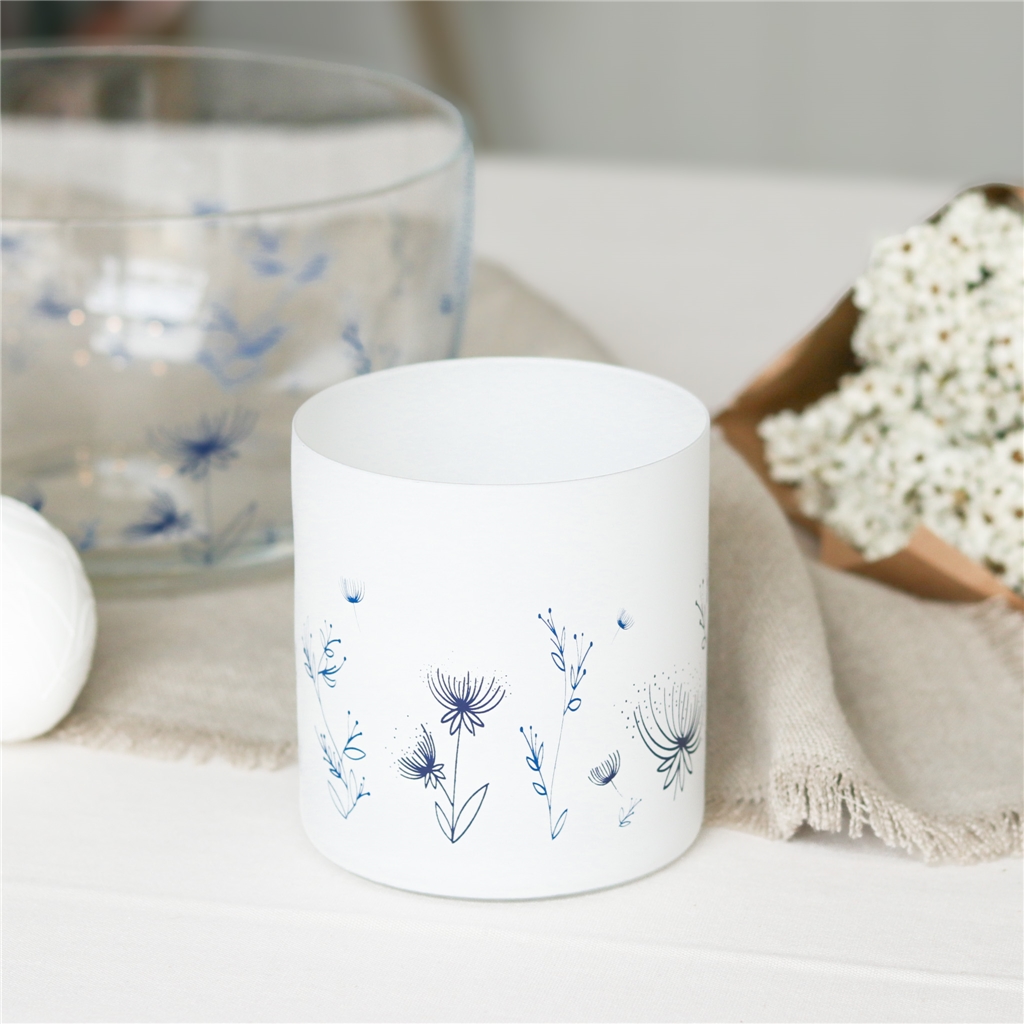 Bougeoir en verre avec décoration florale
