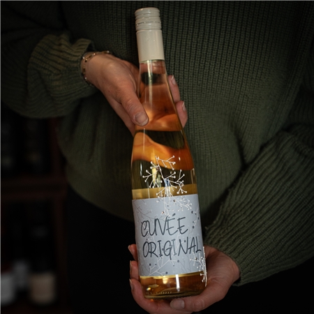 Vin « Mrazivá něžnost » – RVNG Cuvée avec une étiquette peinte à la main