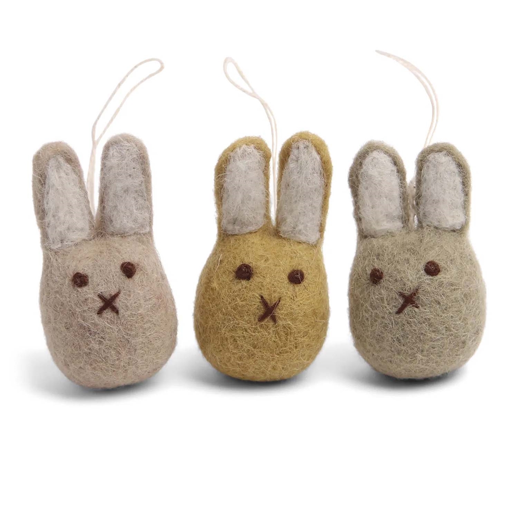 Ensemble de lapins en feutre de couleur ocre