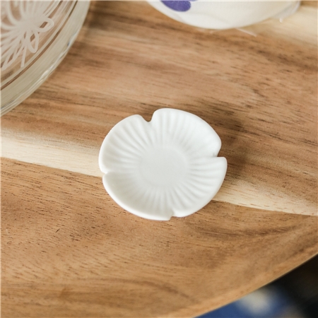 Assiette en porcelaine fleur de magnolia