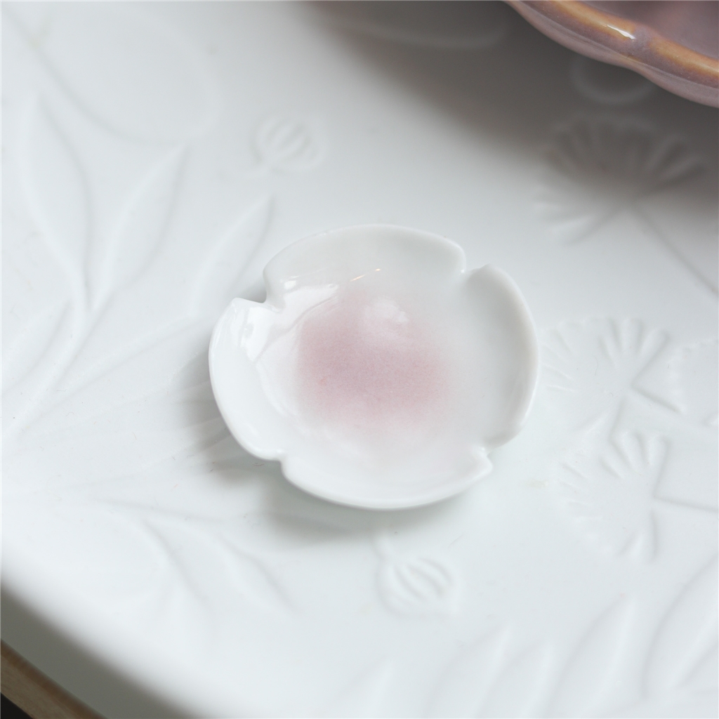 Assiette en porcelaine fleur de prunier