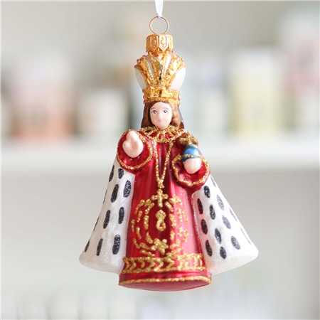 Bébé Jesus dans une robe aux pois