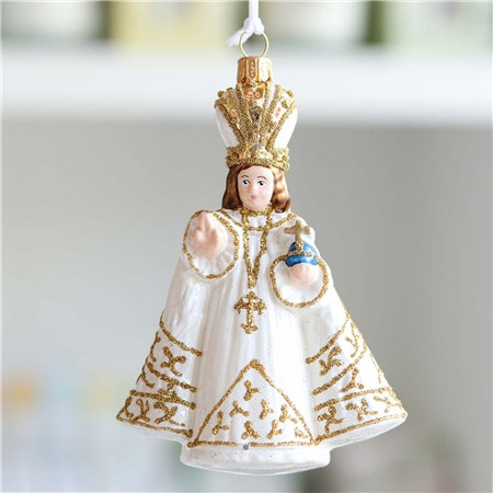Le Petit Jésus de Prague en robe blanche