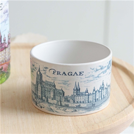 Tasse avec une gravure du château de Prague