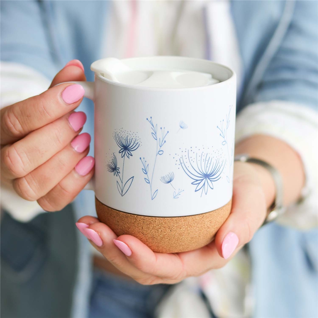 Mug avec décoration florale avec fond en liège et couvercle en plastique