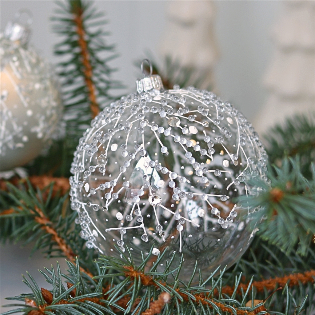 Boule en verre claire décorée de gouttes de givre