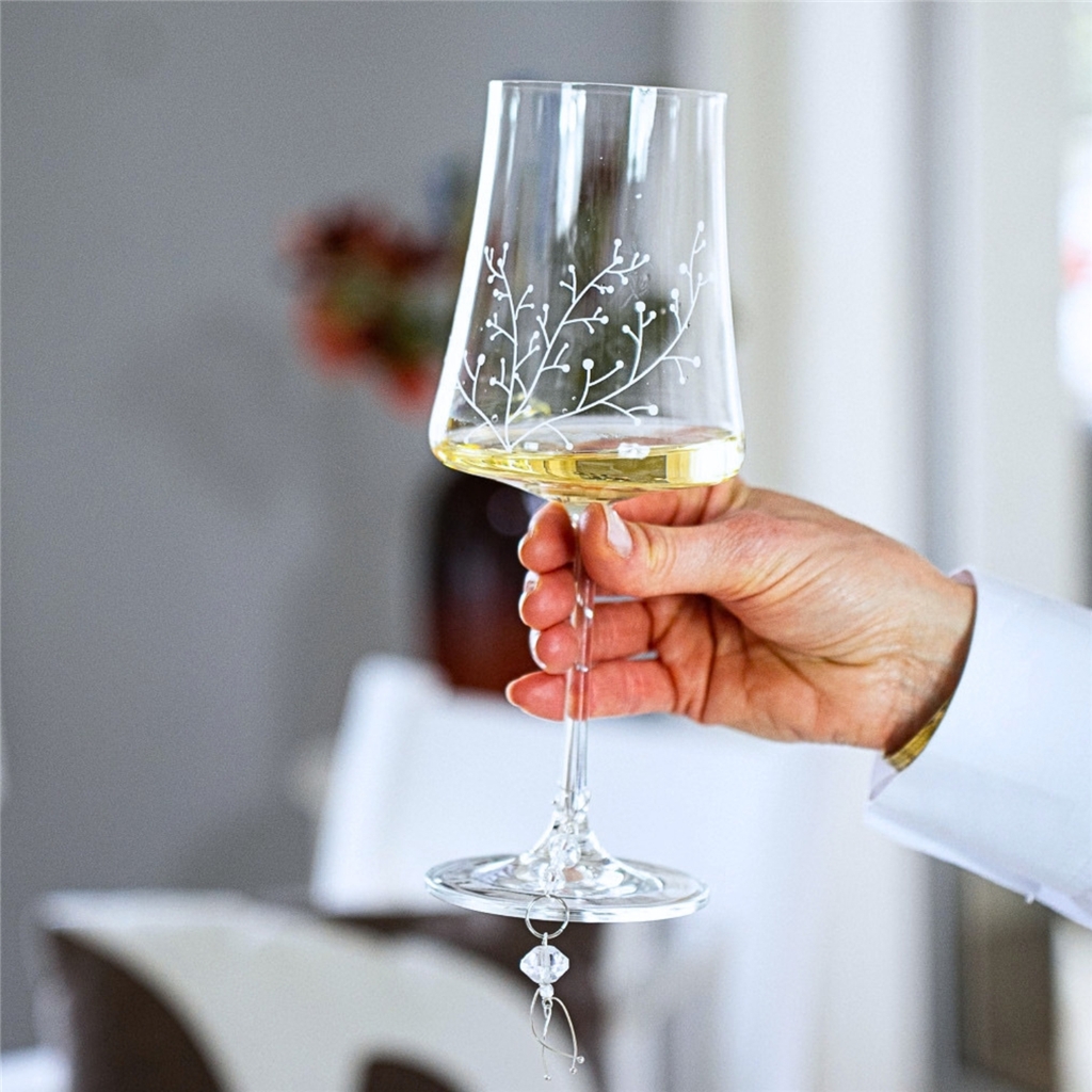 Ensemble de verres à vin au décor givré