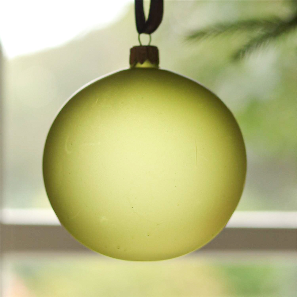 Ornement en verre de couleur vert mat