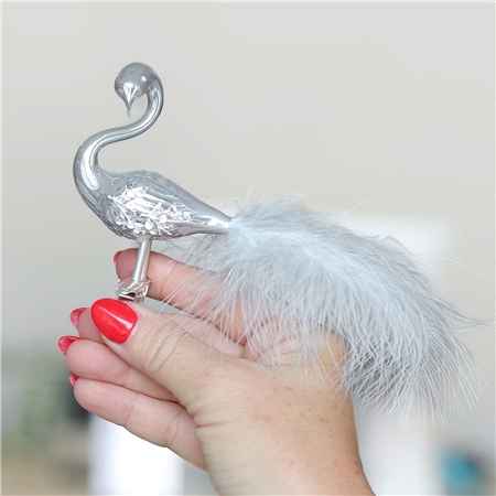 Cygne gris-bleu glacé avec des strass